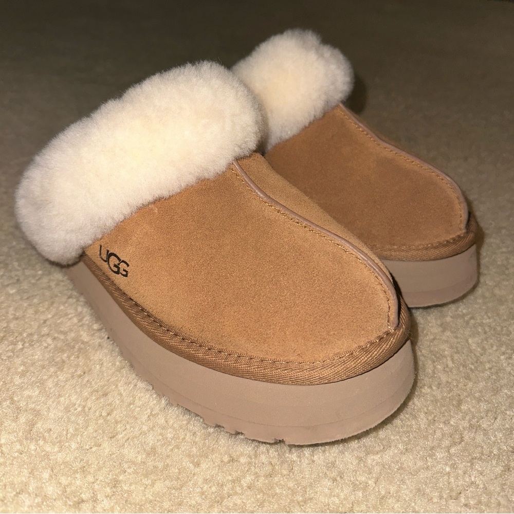 Ugg Disquette Slipper (women) CHESTNUT SUEDE size 6 USA
